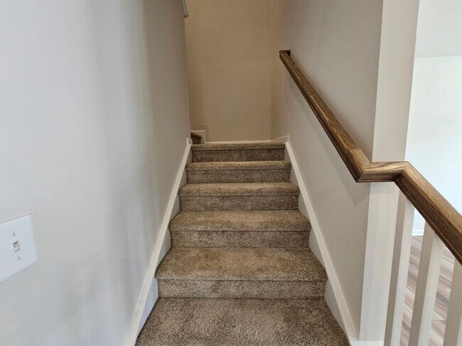 Building Photo - Like New Townhome in Mint Hill