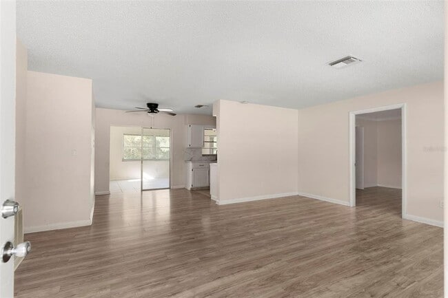 Building Photo - 20639 SW Rainbow Lakes Blvd