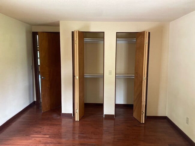Building Photo - 3 Bedroom 1 Bathroom home. Available NOW!