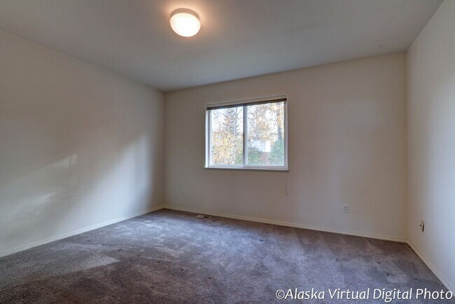 Building Photo - Midtown Spacious 3-Bedroom, 2-Bath Townhome