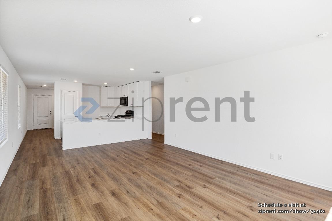 Building Photo - Unit