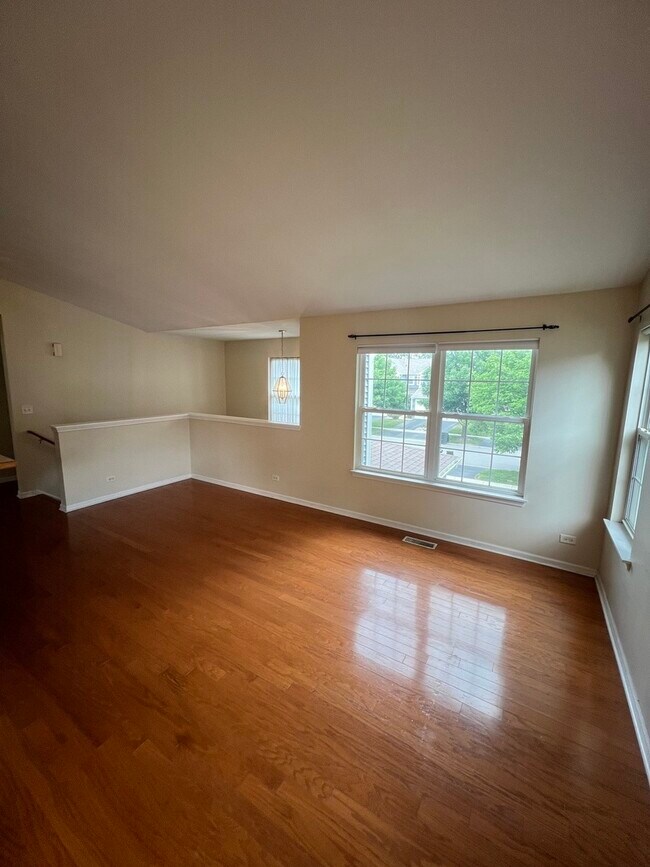 Building Photo - 927 Genesee Dr