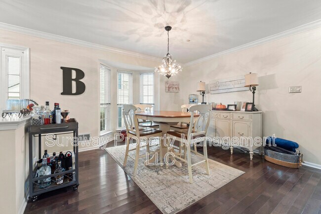 Building Photo - 221 Lookout Pl