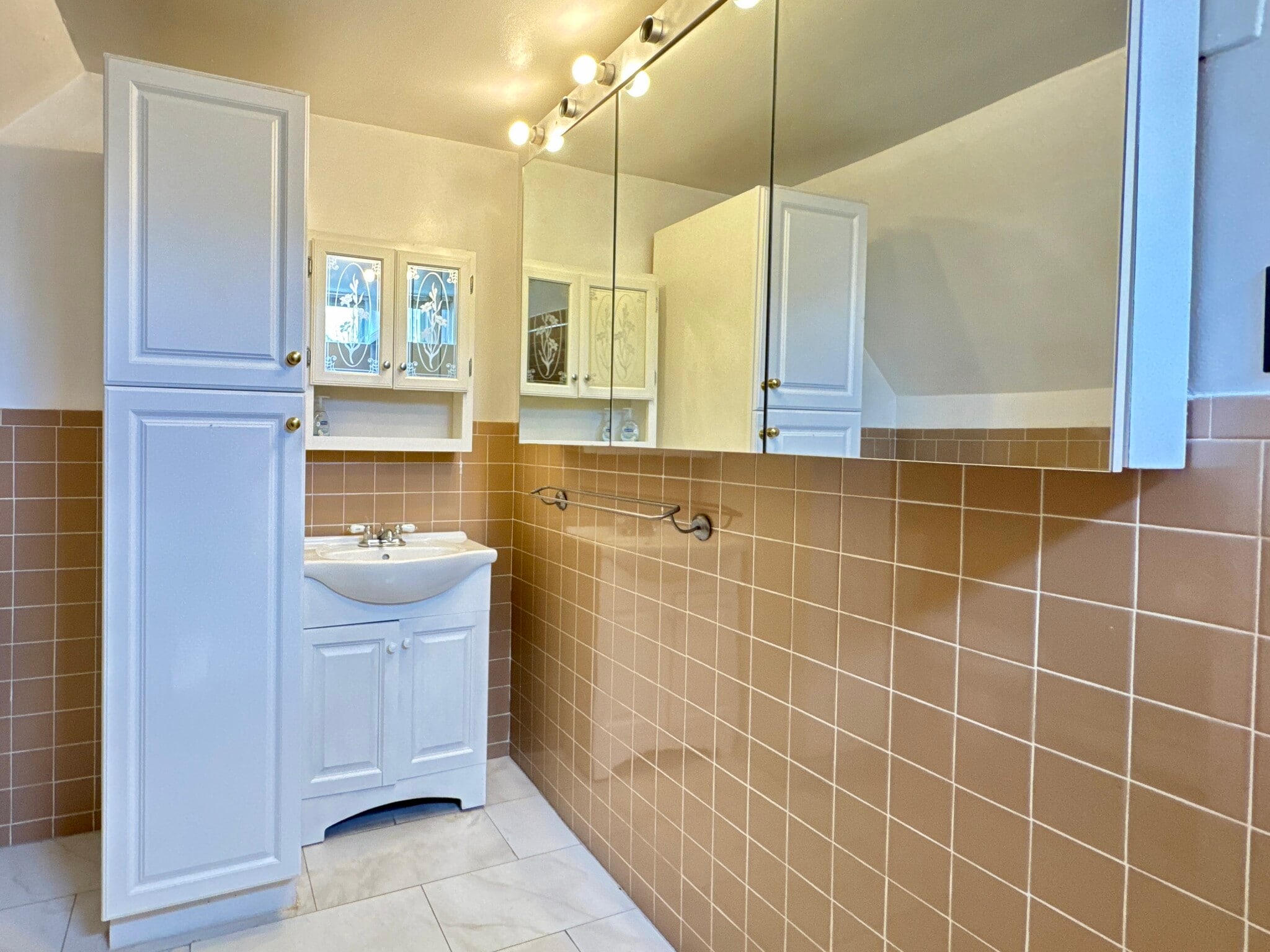 2nd Flr Bathroom - 414 Undercliff Ave