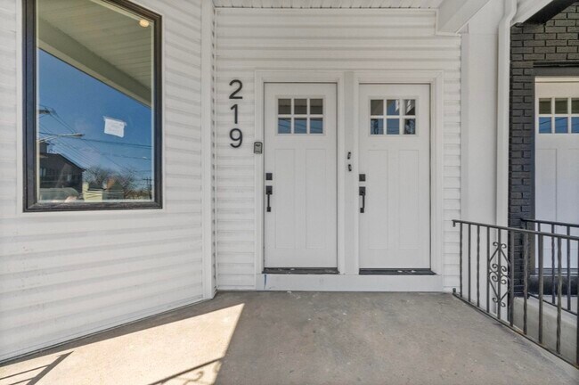 Building Photo - 219 Clerk St