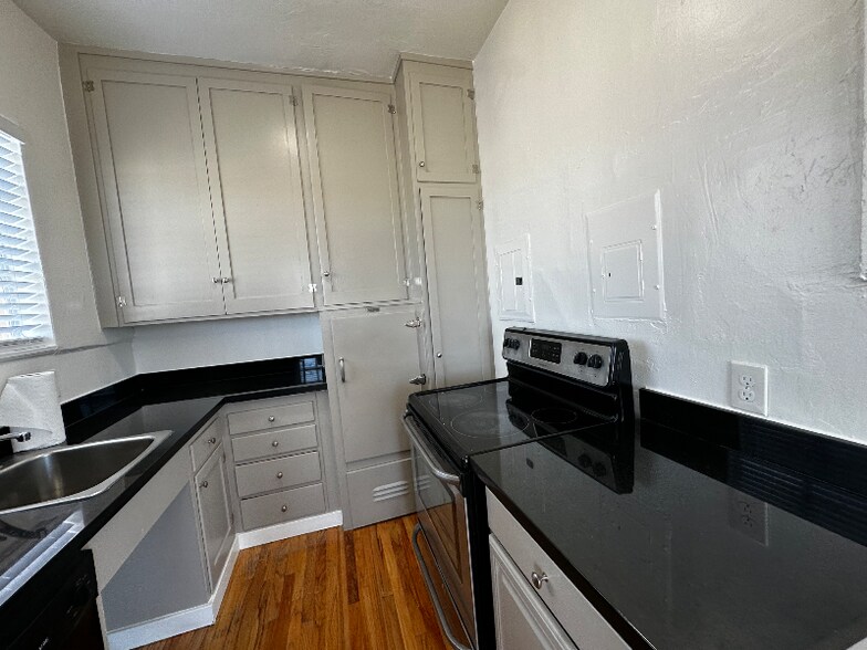 Building Photo - 2208 Carroll St