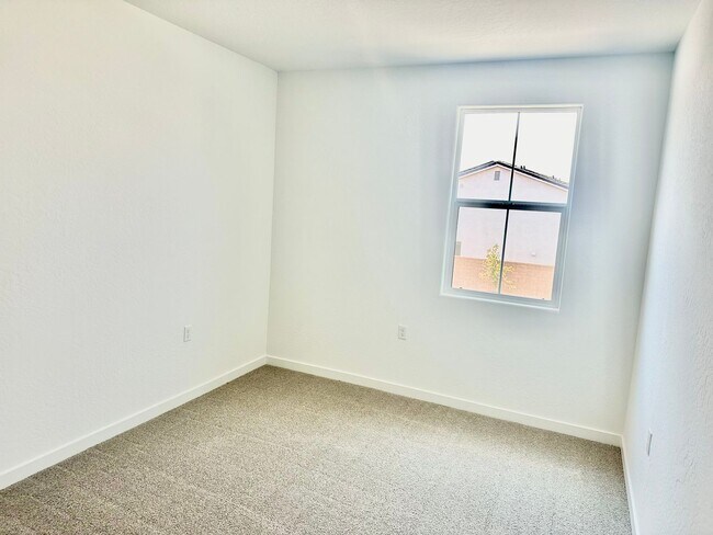 Building Photo - BRAND NEW 5/3 Lennar In Riverstone Community