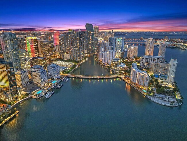 Building Photo - 848 Brickell Key Dr