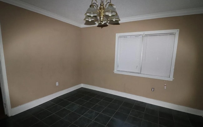 Building Photo - 3 bedrooms 1 bath $1100 per month  Section 8 Accepted