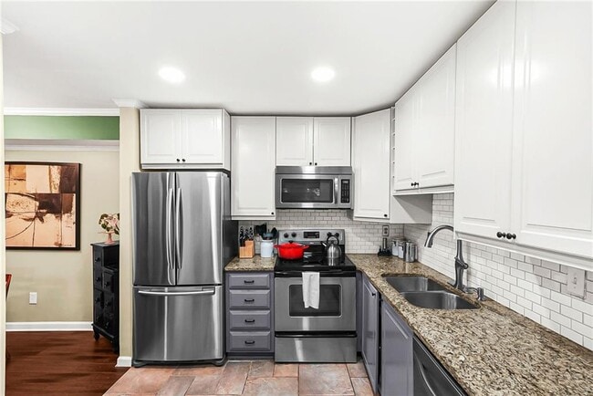 Building Photo - 404 McGill Pl NE