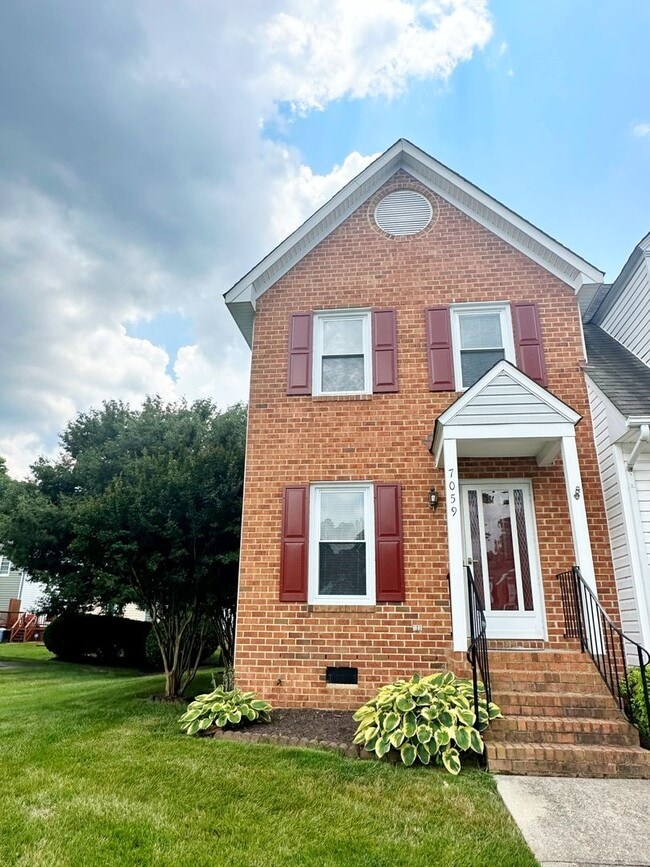 Building Photo - 4 Bedroom Townhouse Near Chesterfield Cour...
