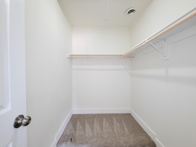 Building Photo - 133 S Yaupon St