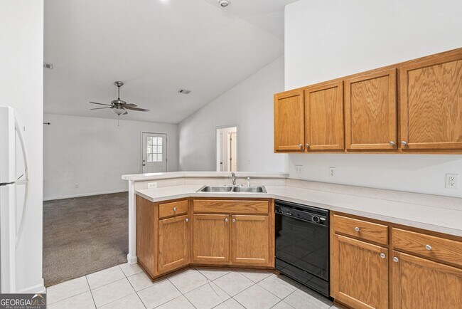 Building Photo - 3BR/2BA with a Fenced Back Yard