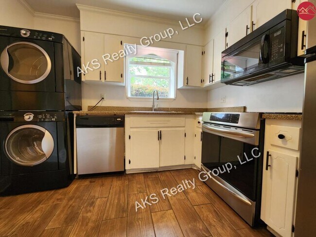 Building Photo - 2136 16th Ave S