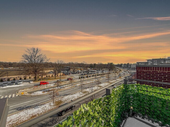 Building Photo - 16560 Crabbs Branch Way