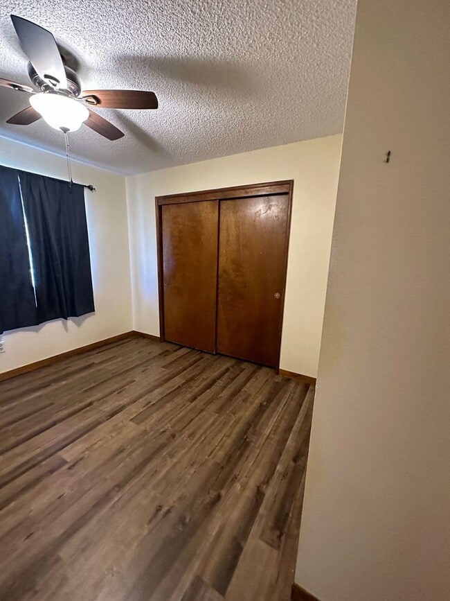 Building Photo - Coming Available 3 Bedroom