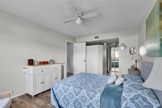 Building Photo - 588 Fairways Ln