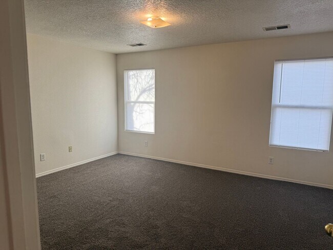 Building Photo - 3BR, 2BA, 2CG