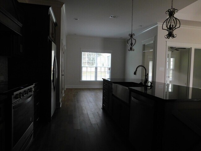 Building Photo - Grove Point Beauty