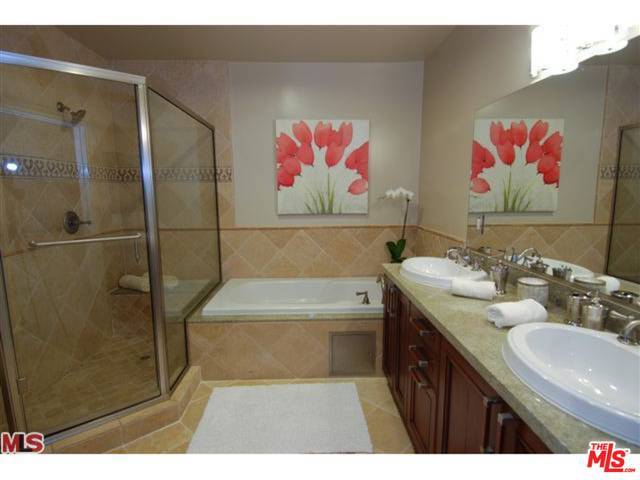 Building Photo - 11911 Mayfield Ave