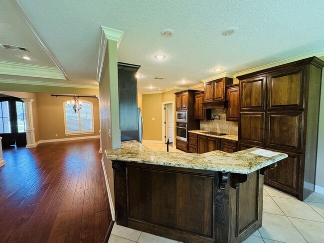 Building Photo - 4155 Pinehurst Dr