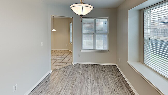 Building Photo - 4 Bedroom 2 Bath in Deer Creek Schools- Ga...