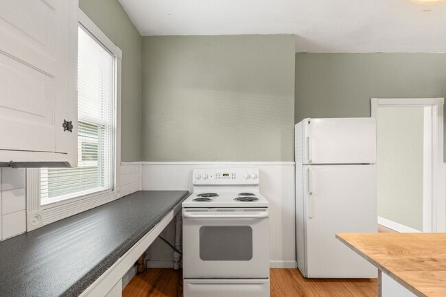 Building Photo - Spacious 3 bedroom, 1 Bath House in Inner SE Portland - Everything Right at Your Doorstep!