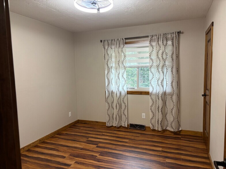 Building Photo - 36 Northshore Dr