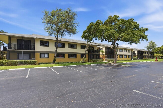 Building Photo - 545 Trace Cir