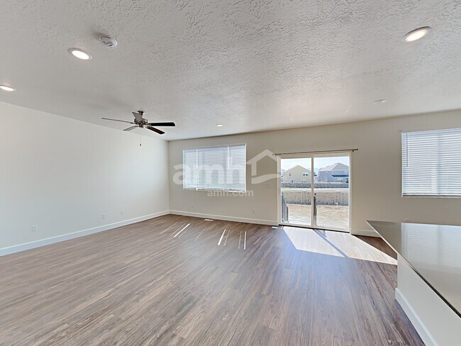 Building Photo - 1219 N Golden Spoke Dr