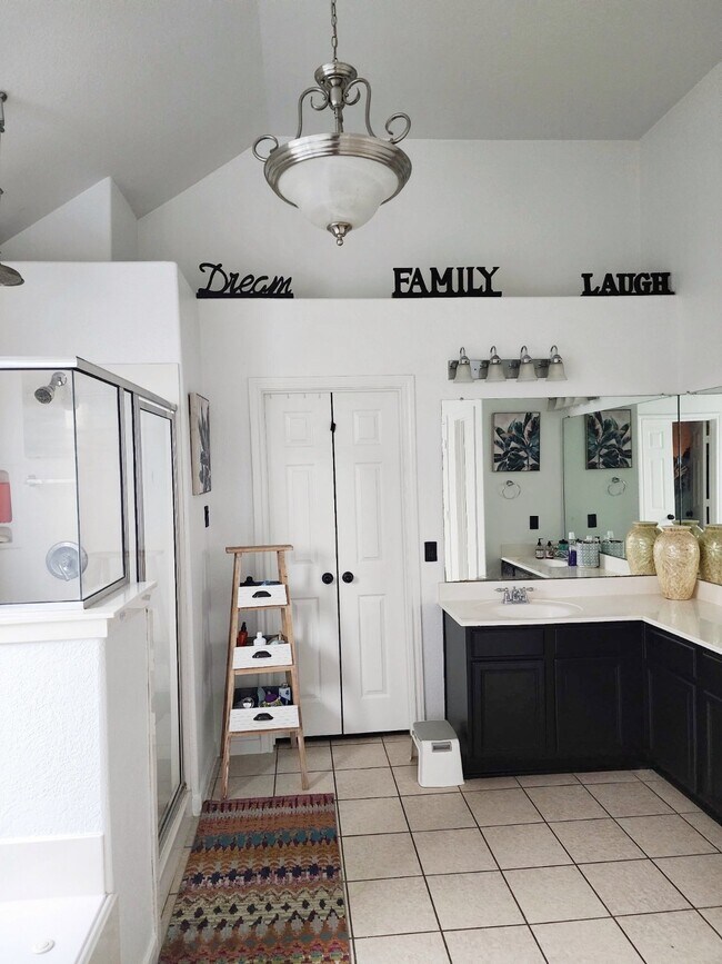 Building Photo - 9614 Pine Bank Ct