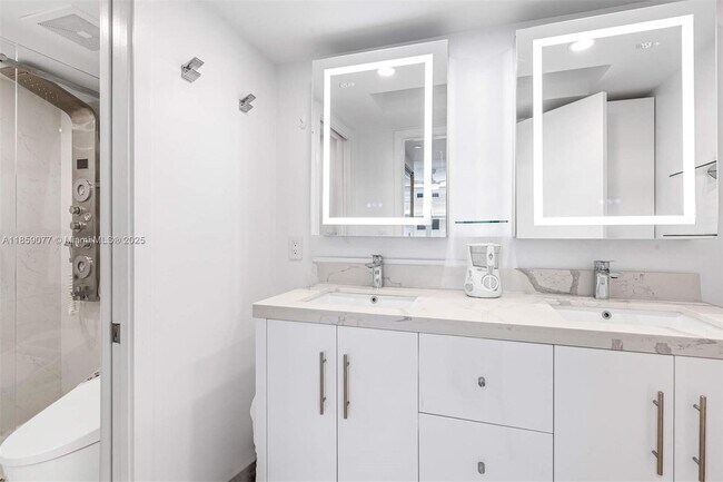 Building Photo - 6917 Collins Ave