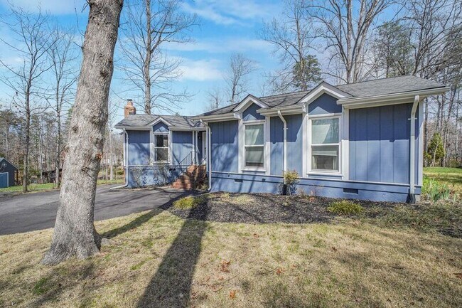 Building Photo - 306 Happy Creek Rd