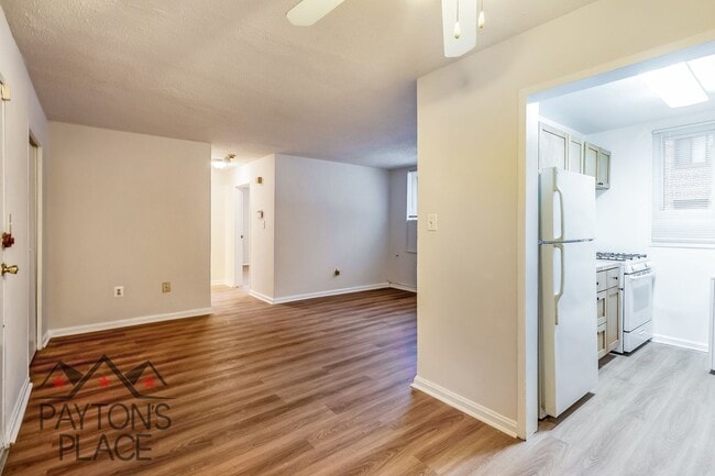 Building Photo - Spacious condo with Water included and Parking!!!