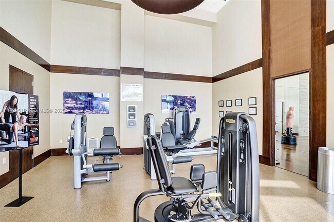 Building Photo - 16001 Collins Ave