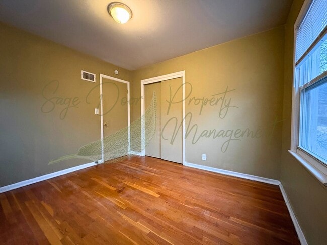 Building Photo - DUPLEX IN INDEPENDENCE!!!!