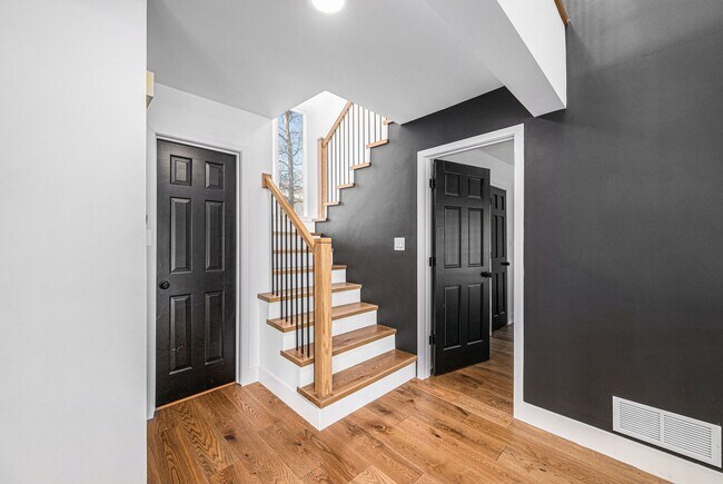 Building Photo - Renovated Lakefront 5 Bedroom Home with 2 Garages!