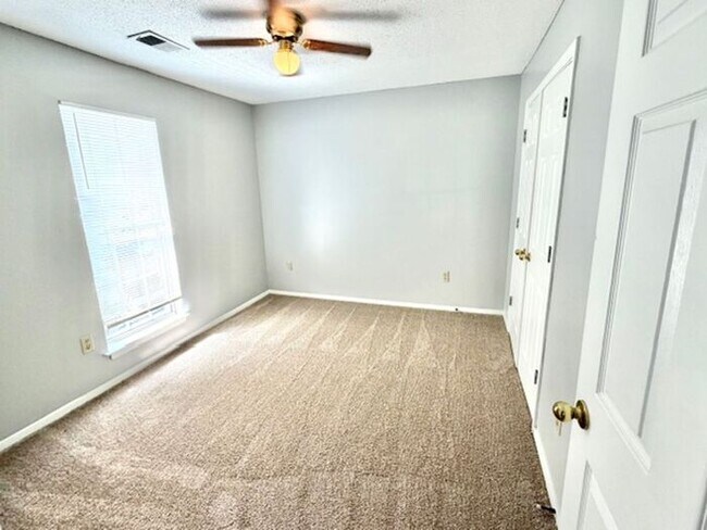 Building Photo - Now Leasing a 3 Bedroom 2 Bath In Southaven