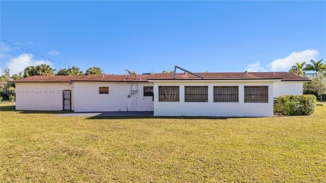 Building Photo - 11200 W Golf Dr
