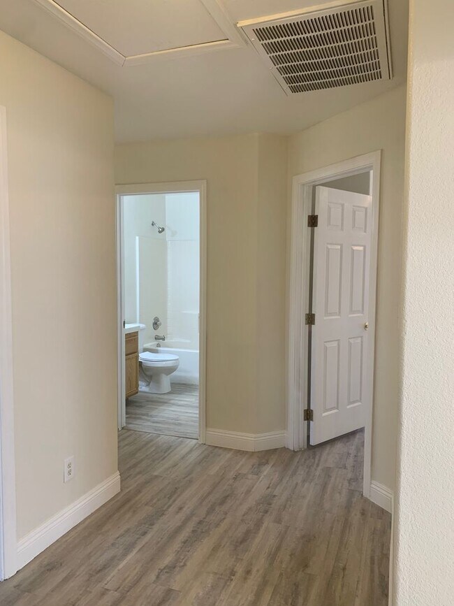 Building Photo - Single Story 3 Bedroom Home for Rent