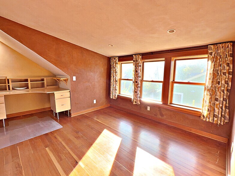 Building Photo - 2534 SE 31st Ave