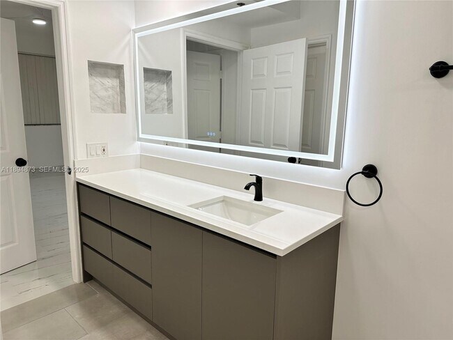 Building Photo - 3255 NE 184th St