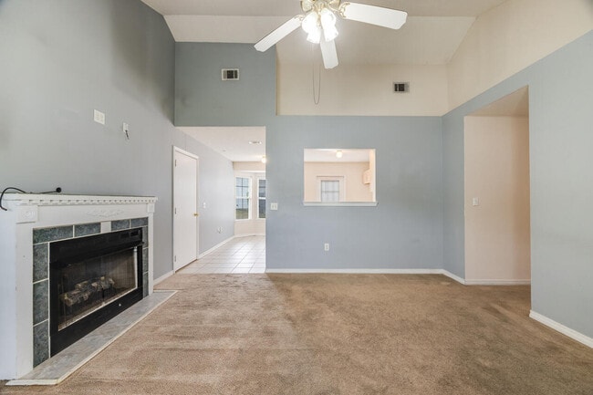 Building Photo - 15 Flora Cove