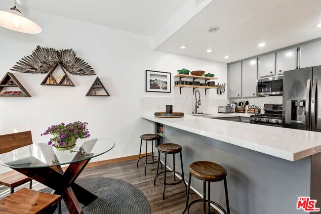 Building Photo - 1133 24th St