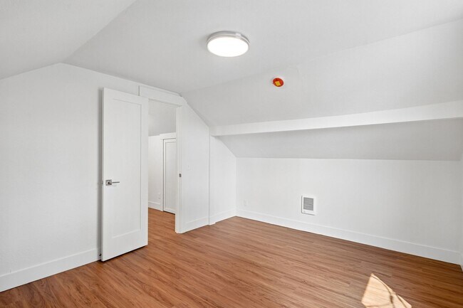 Building Photo - 131 E 70th St