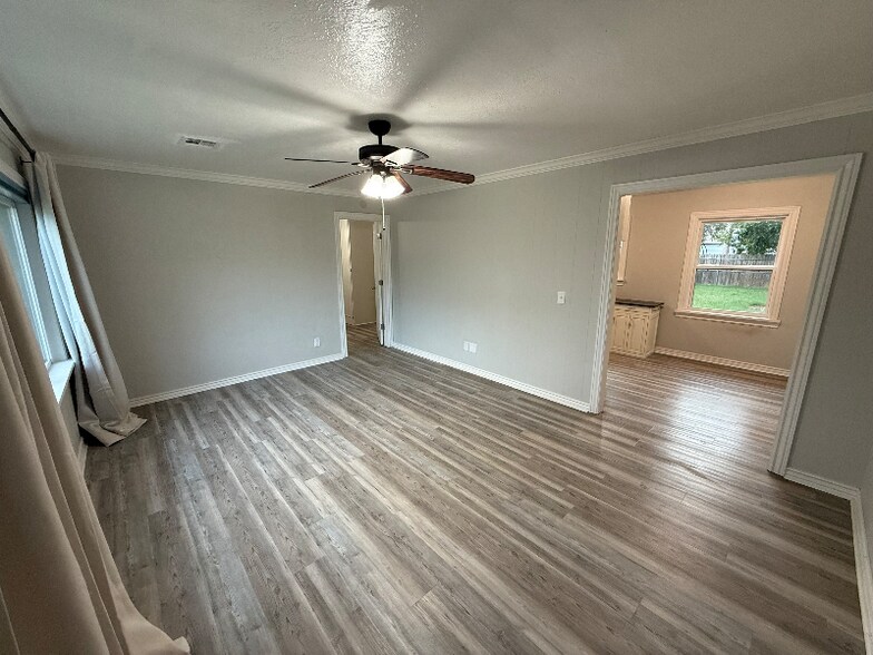 Building Photo - 3013 W Fairfield Ave