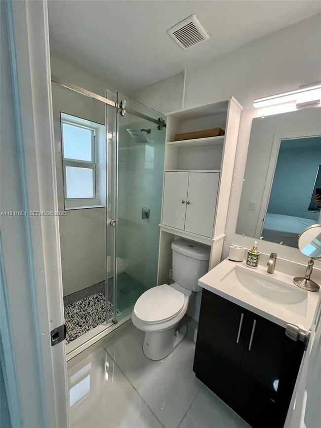 Building Photo - 1172 NE 160th Terrace