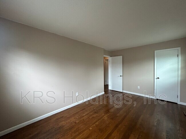 Building Photo - 208 Fort Worth St