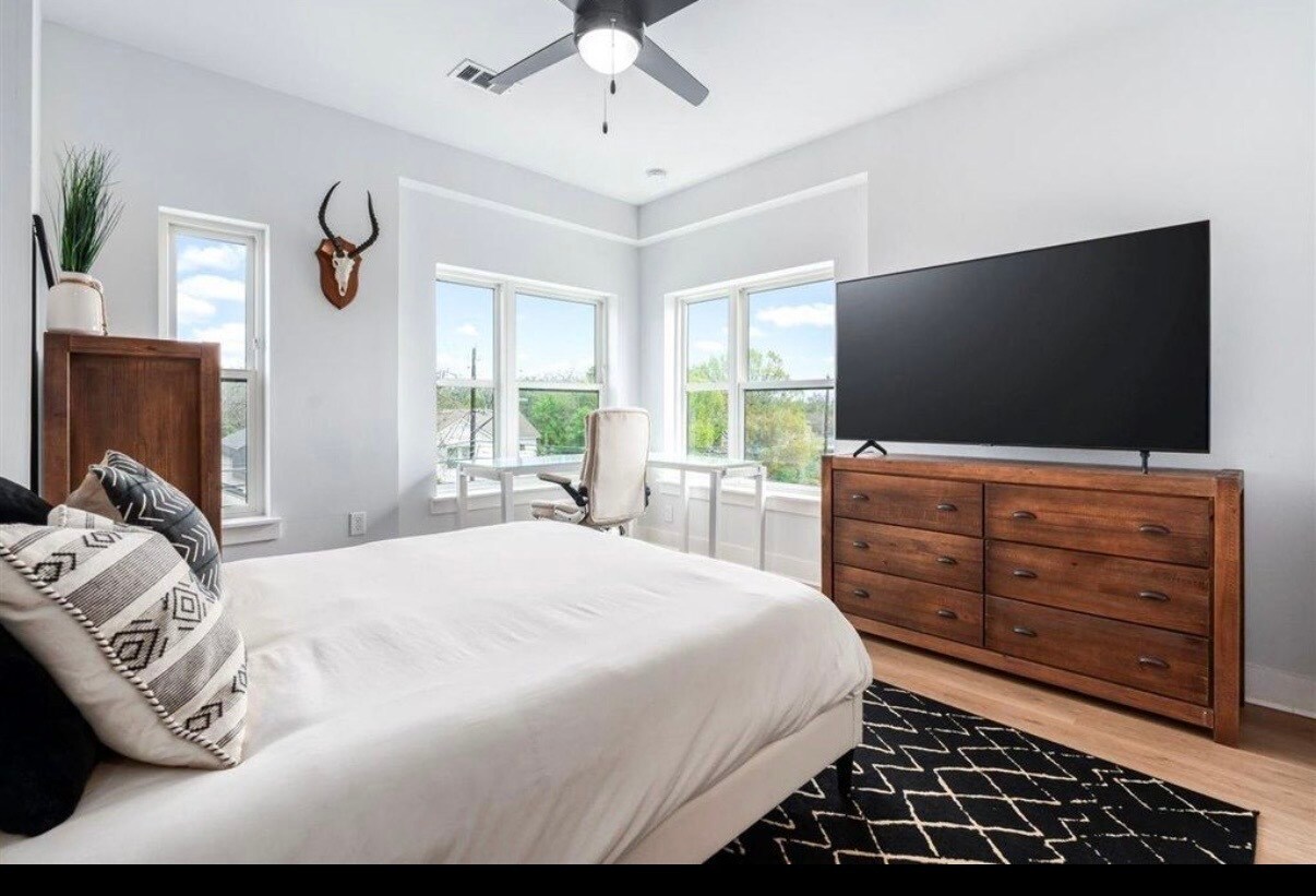 Building Photo - 3101 Govalle Ave