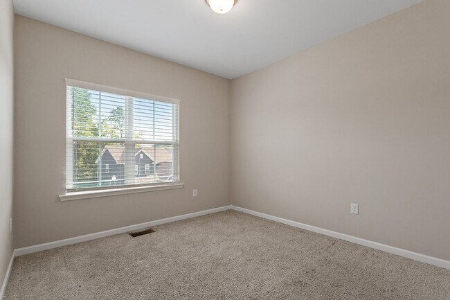 Building Photo - Spacious 4 Bedroom Townhome in Wake Forest!